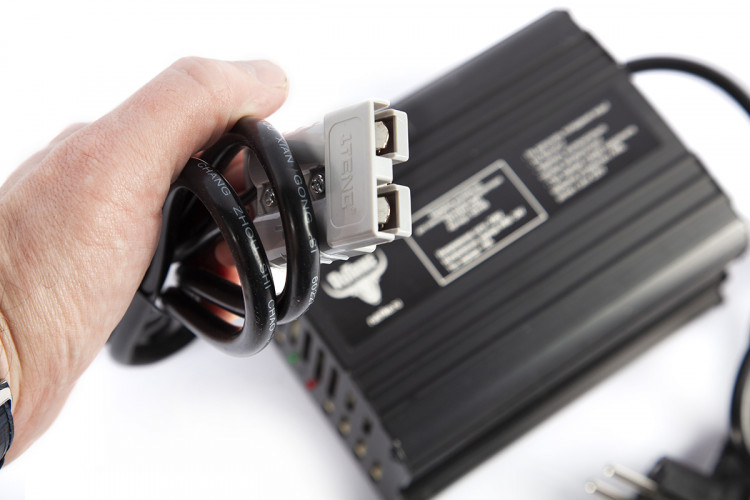 Зарядное устройство RuTrike для аккумуляторов 24V50A/H (10A) в Сочи