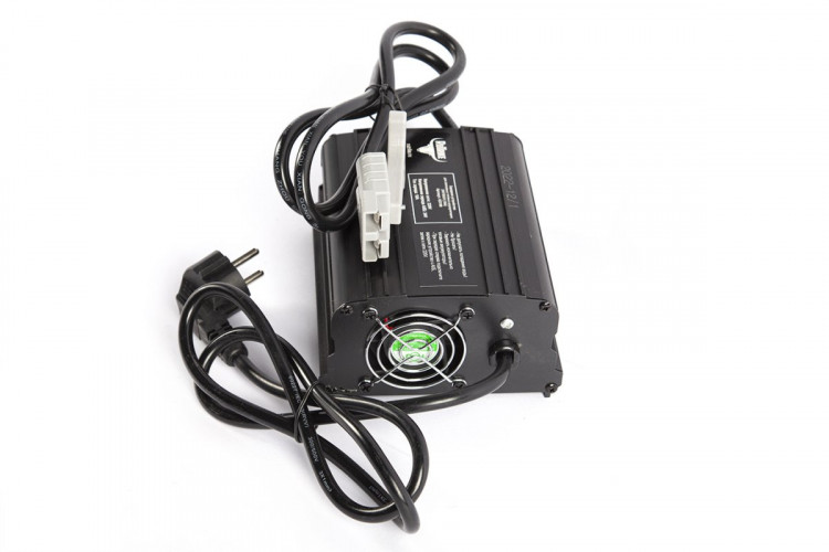 Зарядное устройство RuTrike для аккумуляторов 24V50A/H (10A) в Сочи